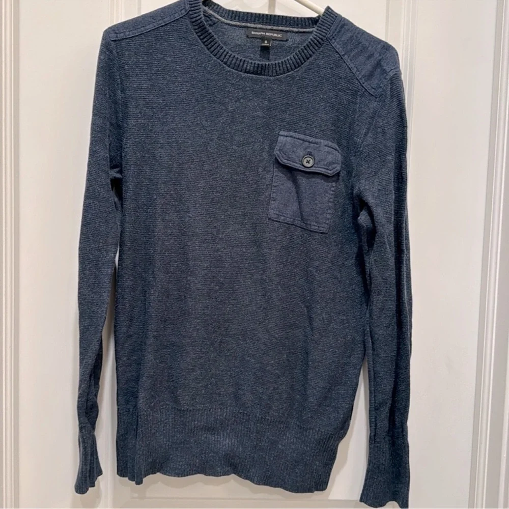 Banana Republic blue crewneck sweater Men’s small.